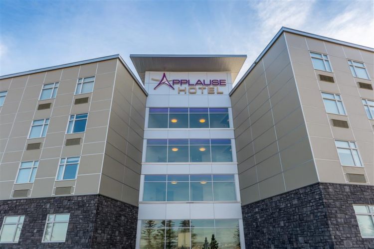 Applause Hotel Calgary Airport