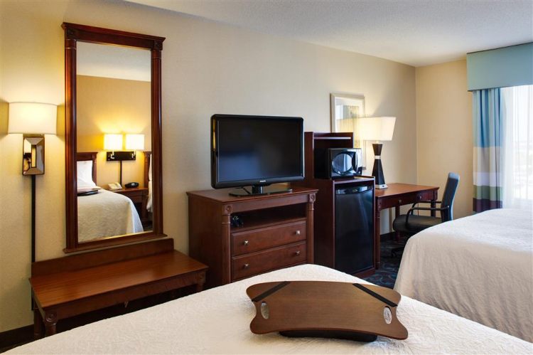 Hampton Inn & Suites by Hilton Toronto Airport , ON LYV1A3 near Toronto Pearson Airport View Point 13