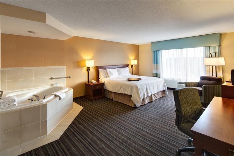 Hampton Inn & Suites by Hilton Toronto Airport , ON LYV1A3 near Toronto Pearson Airport View Point 15