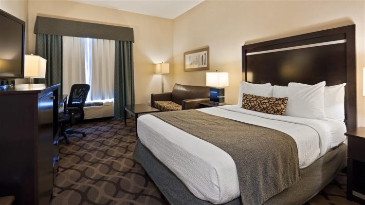 Best Western Plus Travel Hotel Toronto Airport , ON M9C5K5 near Toronto Pearson Airport View Point 10