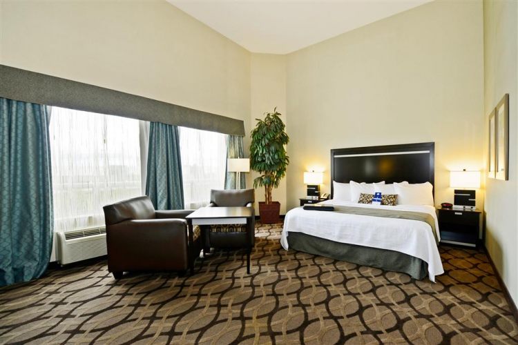 Best Western Plus Travel Hotel Toronto Airport , ON M9C5K5 near Toronto Pearson Airport View Point 14