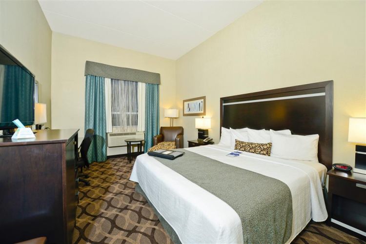 Best Western Plus Travel Hotel Toronto Airport , ON M9C5K5 near Toronto Pearson Airport View Point 17