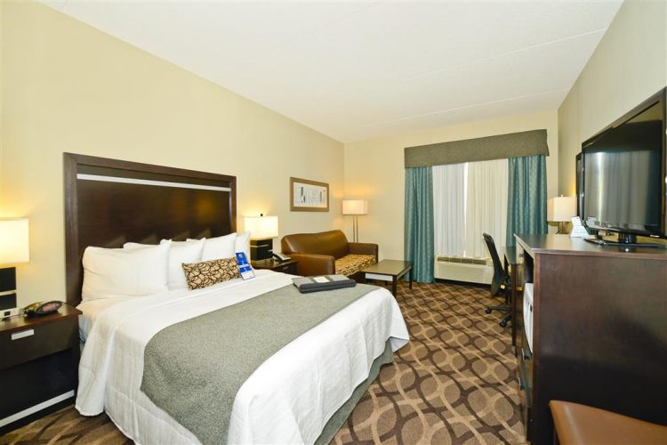 Best Western Plus Travel Hotel Toronto Airport , ON M9C5K5 near Toronto Pearson Airport View Point 19