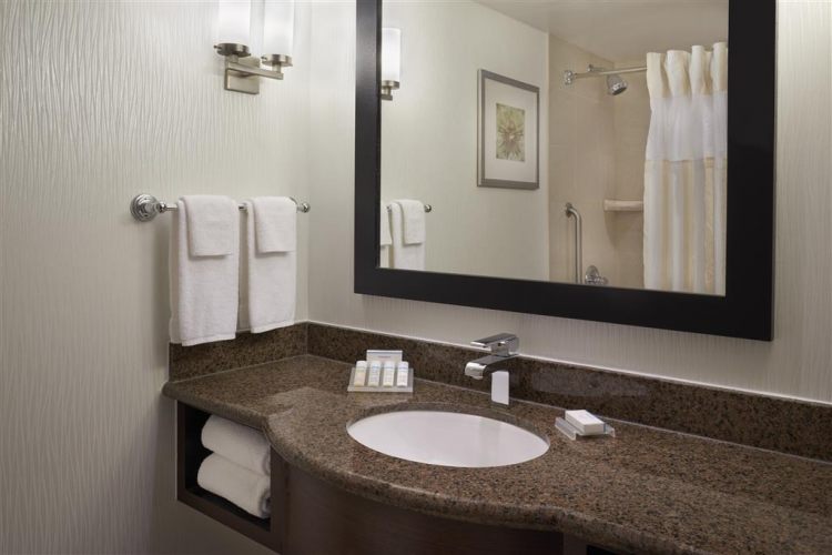 Hilton Garden Inn Toronto Airport West/Mississauga , ON L4W0B3 near Toronto Pearson Airport View Point 14