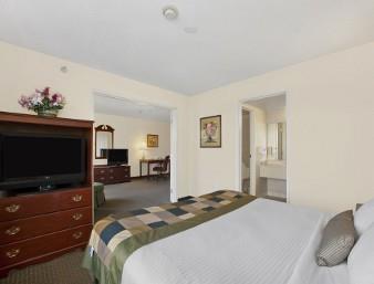 Wingate By Wyndham Indianapolis Airport-Rockville Rd. , IN 46224 near Indianapolis International Airport View Point 10