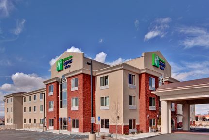 Holiday Inn Express & Suites Albuquerque Airport