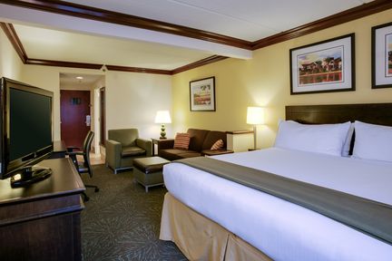 Holiday Inn Express Hotel & Suites Charleston-Ashley Phosphate, an IHG Hotel , SC 29406 near Charleston International Airport / Charleston Afb View Point 20