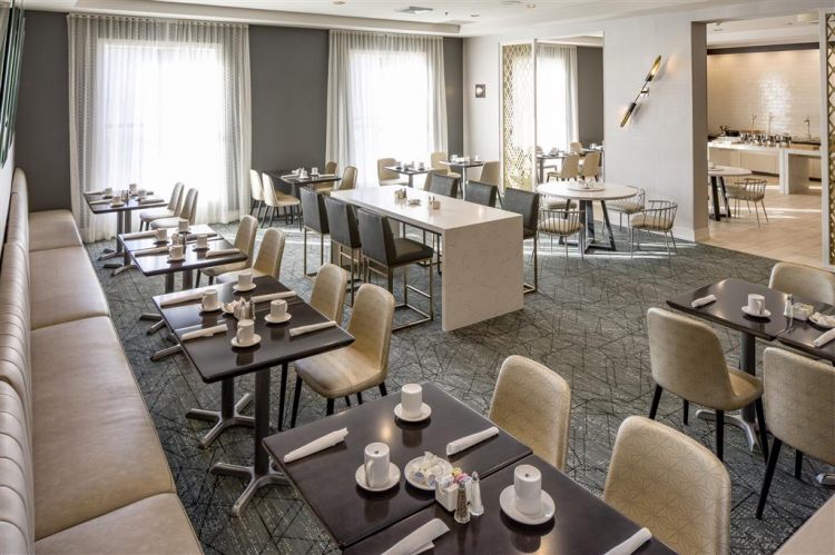 DoubleTree by Hilton Boston Logan Airport Chelsea , MA 02150 near Boston Logan International Airport View Point 13