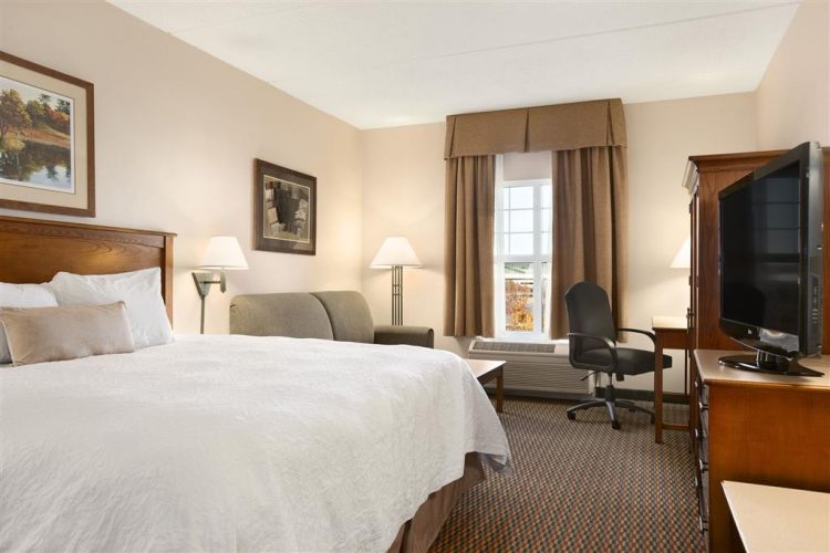 Hampton Inn & Suites Providence/Warwick-Airport , RI 02886 near Theodore Francis Green State Airport View Point 12