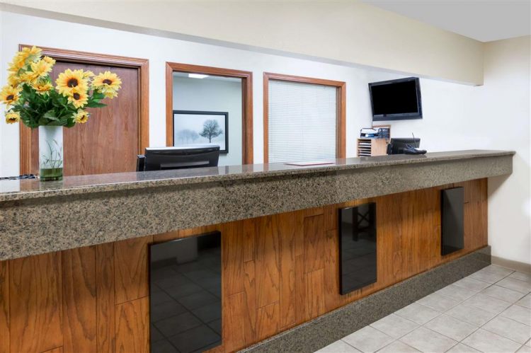 Days Inn & Suites by Wyndham Des Moines Airport , IA 50315 near Des Moines International Airport View Point 2