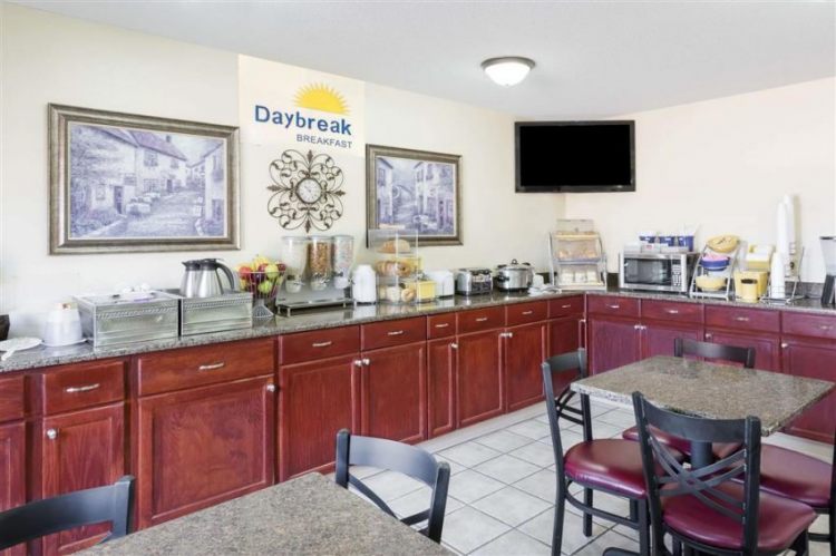 Days Inn & Suites by Wyndham Des Moines Airport , IA 50315 near Des Moines International Airport View Point 4