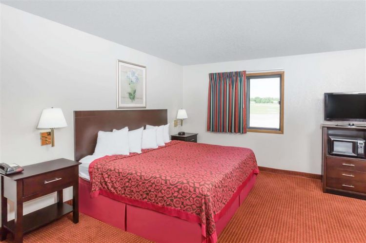 Days Inn & Suites by Wyndham Des Moines Airport , IA 50315 near Des Moines International Airport View Point 8