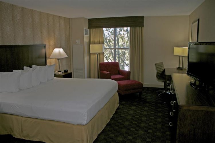 DoubleTree by Hilton Hotel Norfolk Airport , VA 23502 near Norfolk International Airport View Point 11