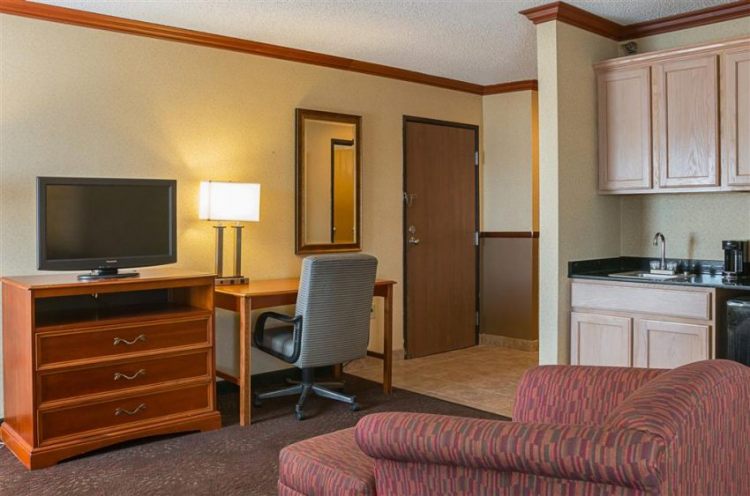 Quality Inn & Suites Detroit Metro Airport , MI 48174 near Detroit Metropolitan Wayne County Airport View Point 14