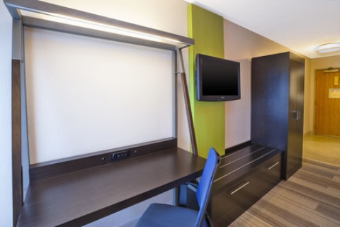 Holiday Inn Express & Suites Chicago-Midway Airport, an IHG Hotel , IL 60638 near Midway International Airport View Point 16