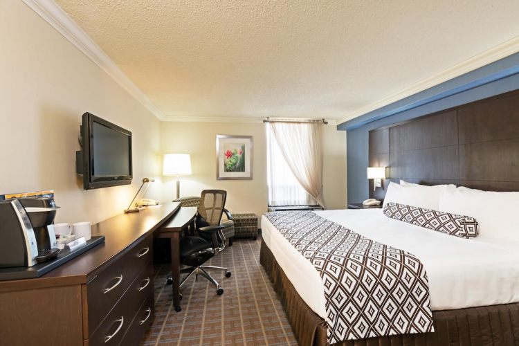 Crowne Plaza Toronto Airport, an IHG Hotel , ON M9W 6H5 near Toronto Pearson Airport View Point 9