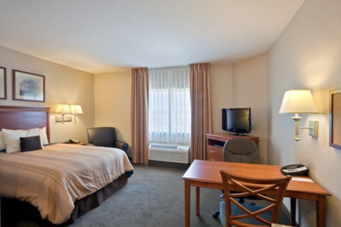 Candlewood Suites Portland-Airport , OR 97220 near Portland International Airport View Point 38