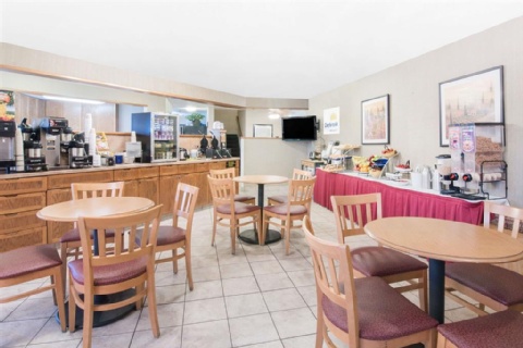 Days Inn & Suites by Wyndham Fargo 19th Ave/Airport Dome , ND 58102 near Hector International Airport View Point 3