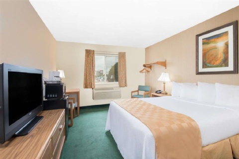 Days Inn & Suites by Wyndham Fargo 19th Ave/Airport Dome , ND 58102 near Hector International Airport View Point 5