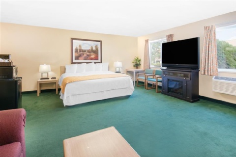 Days Inn & Suites by Wyndham Fargo 19th Ave/Airport Dome , ND 58102 near Hector International Airport View Point 13