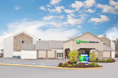 Holiday Inn Express Hotel & Suites Pittsburgh Airport, an IHG Hotel , PA 15205 near Pittsburgh International Airport View Point 3