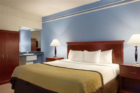 Ramada by Wyndham Fargo , ND 58103 near Hector International Airport View Point 20