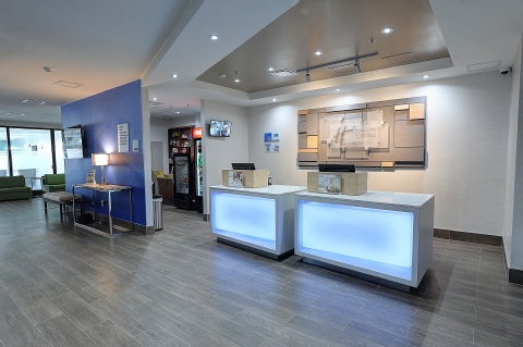 Holiday Inn Express & Suites Toronto Airport West, an IHG Hotel , ON L4W 3ZI near Toronto Pearson Airport View Point 4