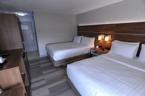 Holiday Inn Express & Suites Toronto Airport West, an IHG Hotel , ON L4W 3ZI near Toronto Pearson Airport View Point 11