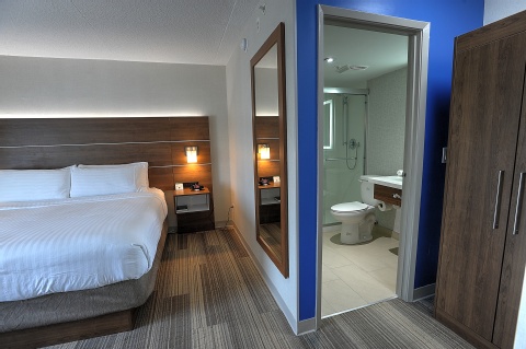 Holiday Inn Express & Suites Toronto Airport West, an IHG Hotel , ON L4W 3ZI near Toronto Pearson Airport View Point 14