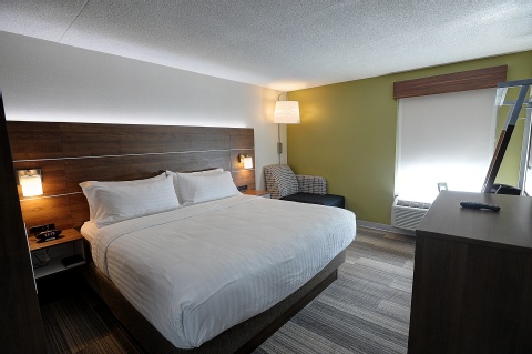 Holiday Inn Express & Suites Toronto Airport West, an IHG Hotel , ON L4W 3ZI near Toronto Pearson Airport View Point 17