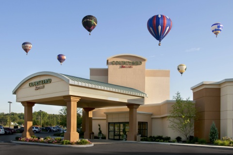 Courtyard By Marriott Canton