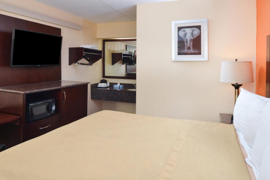 Americas Best Value Inn Pittsburgh Airport , PA 15108 near Pittsburgh International Airport View Point 5