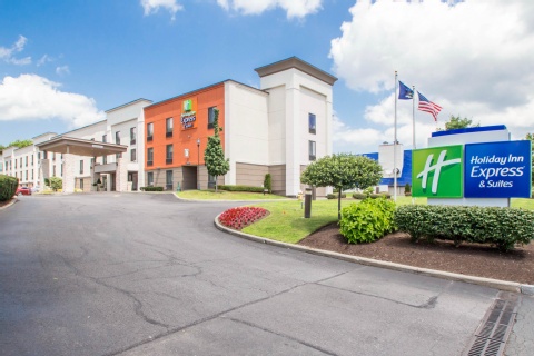 Holiday Inn Exp Stes Airport Wolf Road