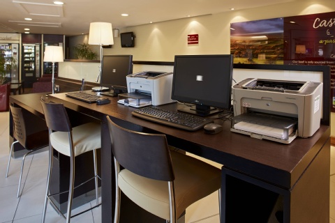 Courtyard by Marriott London Gatwick Airport ,  RH6 0NT near Gatwick Airport View Point 2