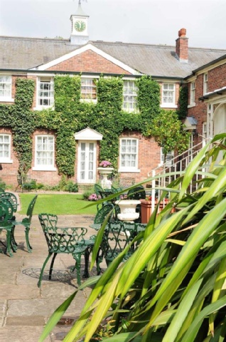 ETROP GRANGE HOTEL ,  M90 4EG near Manchester Airport View Point 3