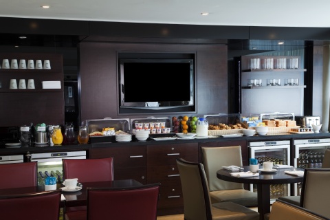 Crowne Plaza Manchester Airport, an IHG Hotel ,  M90 3NS near Manchester Airport View Point 4