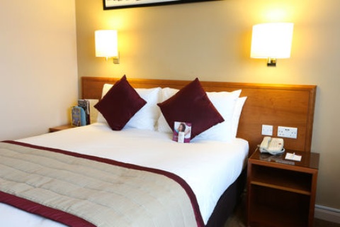 Crowne Plaza Manchester Airport, an IHG Hotel ,  M90 3NS near Manchester Airport View Point 30