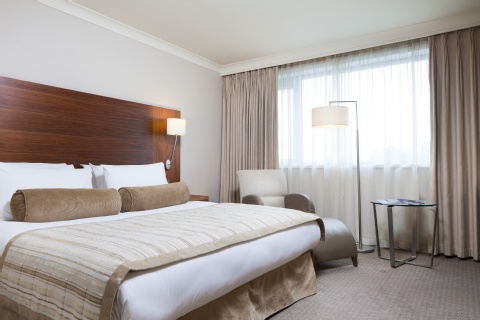 Crowne Plaza Manchester Airport, an IHG Hotel ,  M90 3NS near Manchester Airport View Point 33