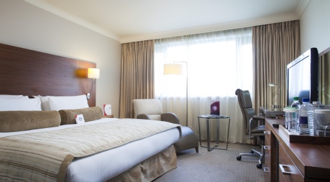 Crowne Plaza Manchester Airport, an IHG Hotel ,  M90 3NS near Manchester Airport View Point 34