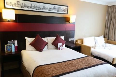 Crowne Plaza Manchester Airport, an IHG Hotel ,  M90 3NS near Manchester Airport View Point 41