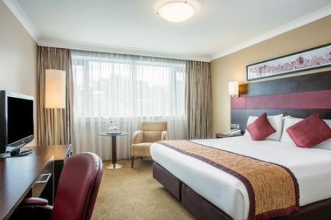 Crowne Plaza Manchester Airport, an IHG Hotel ,  M90 3NS near Manchester Airport View Point 42