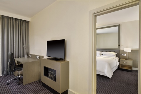 Sheraton Heathrow Hotel ,  UB7 0HJ near Heathrow Airport View Point 7