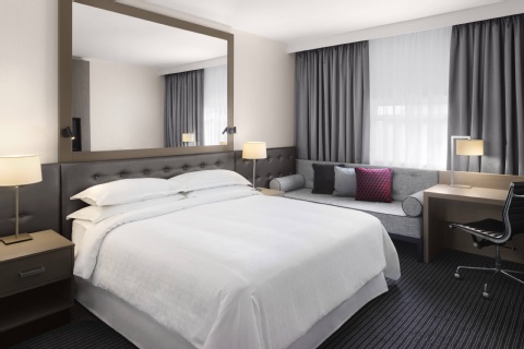 Sheraton Heathrow Hotel ,  UB7 0HJ near Heathrow Airport View Point 9