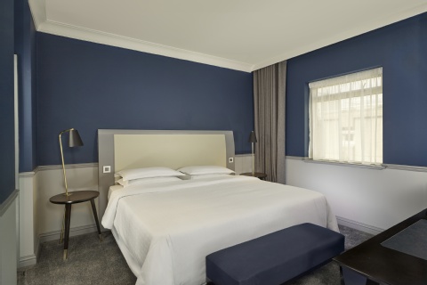 Sheraton Heathrow Hotel ,  UB7 0HJ near Heathrow Airport View Point 14