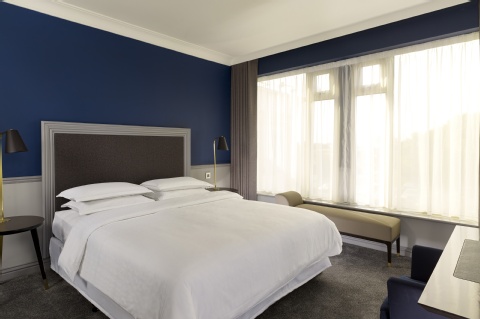 Sheraton Heathrow Hotel ,  UB7 0HJ near Heathrow Airport View Point 16