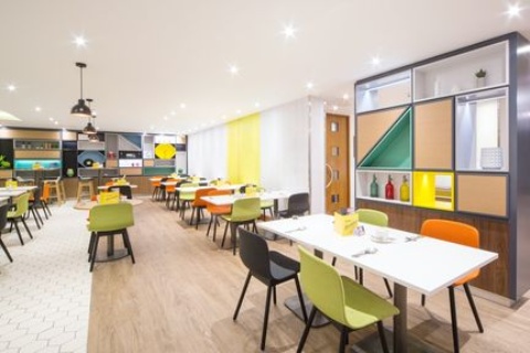 Holiday Inn London - Gatwick Airport ,  RH6 0BA  near Gatwick Airport View Point 20