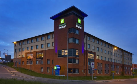 Holiday Inn Express London - Luton Airport ,  LU2 9GP near Luton Airport View Point 5