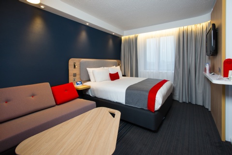 Holiday Inn Express London - Luton Airport ,  LU2 9GP near Luton Airport View Point 16