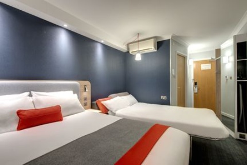 Holiday Inn Express London - Luton Airport ,  LU2 9GP near Luton Airport View Point 17