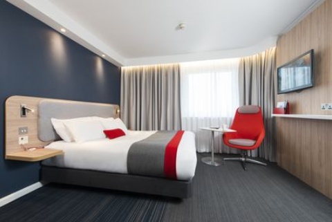 Holiday Inn Express London - Luton Airport ,  LU2 9GP near Luton Airport View Point 22